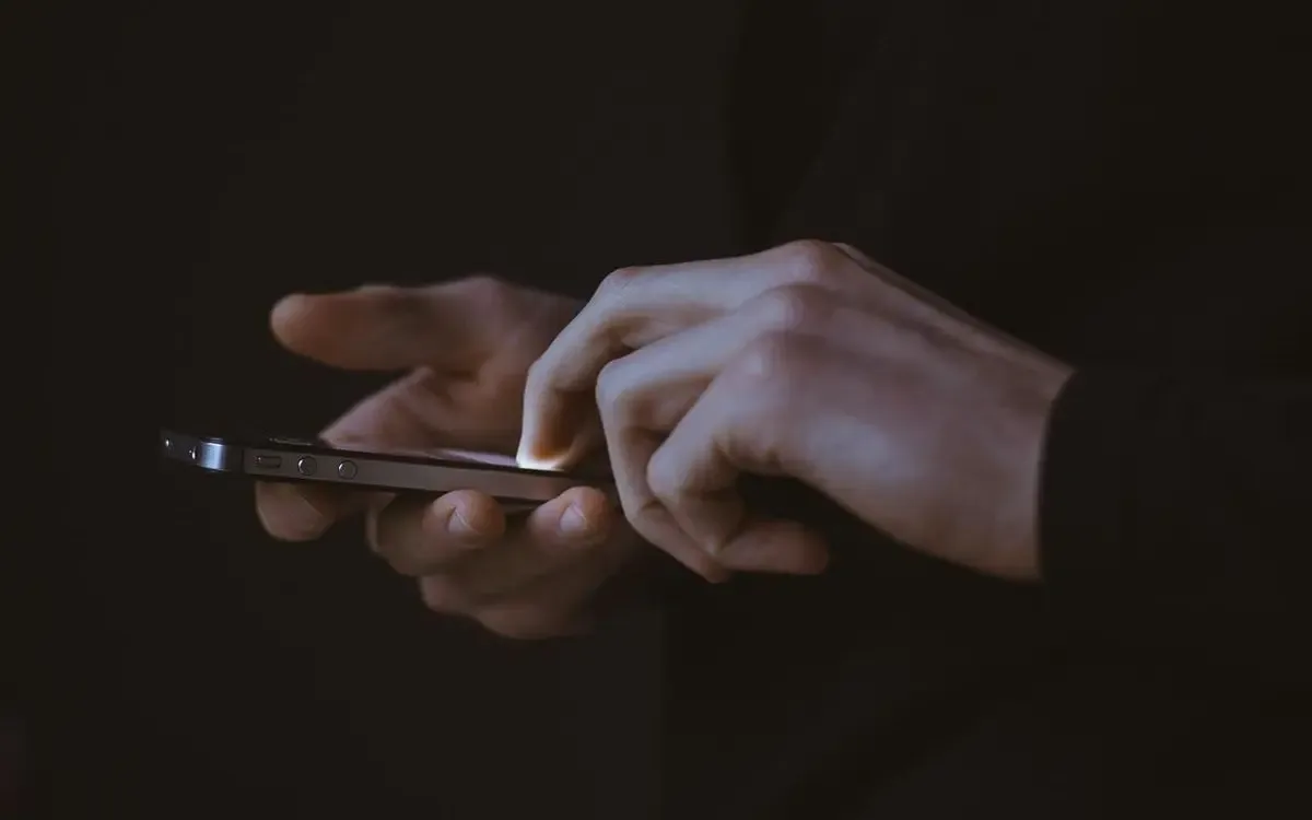 Consejos para liberar espacio en tu celular, optimizando su rendimiento.
