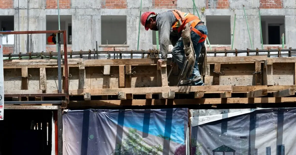 "Construcción residencial muestra un notable avance en octubre de 2025."