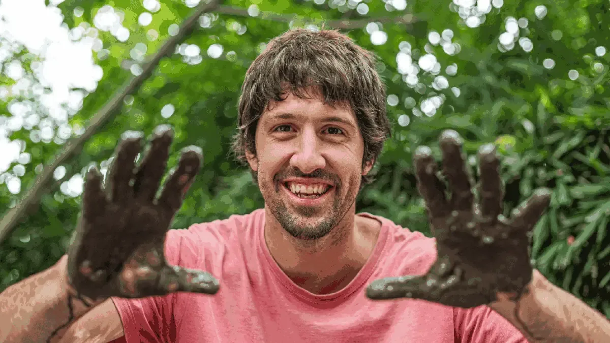 Gonzalo "Chalo" Parma comparte su experiencia en autoconstrucción sostenible tras inspirarse en una película.