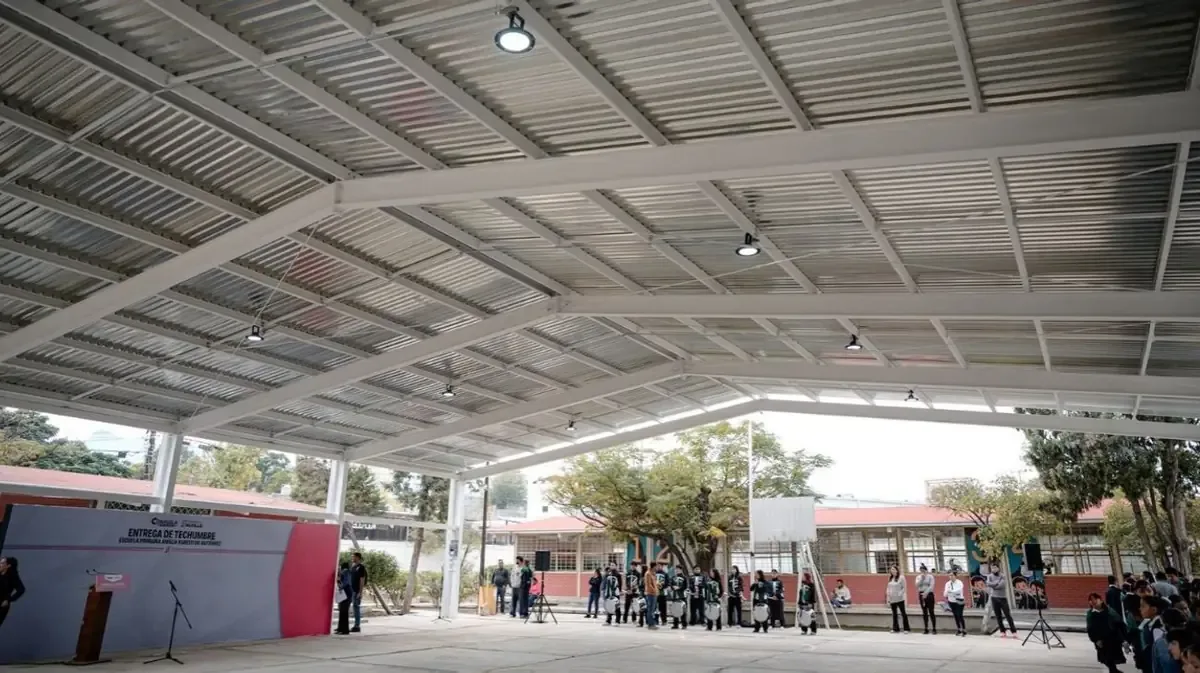 Estudiantes de la primara Amalia Euresti ahora cuentan con un espacio protegido para sus actividades.