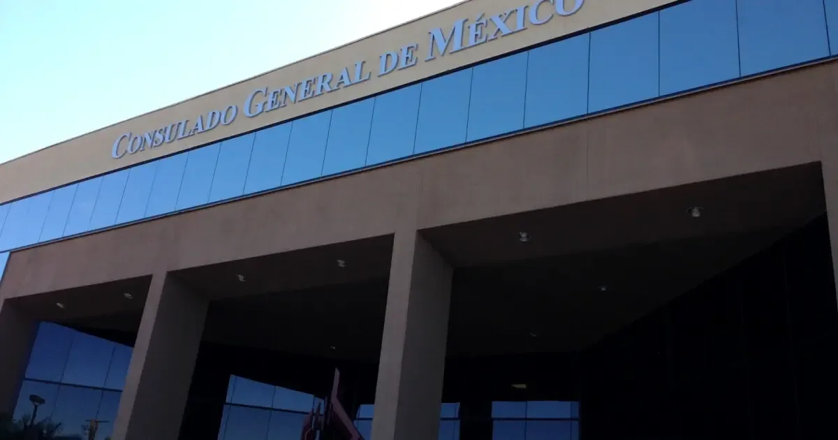 La presidenta de México defiende el papel de los consulados ante tensiones crecientes.