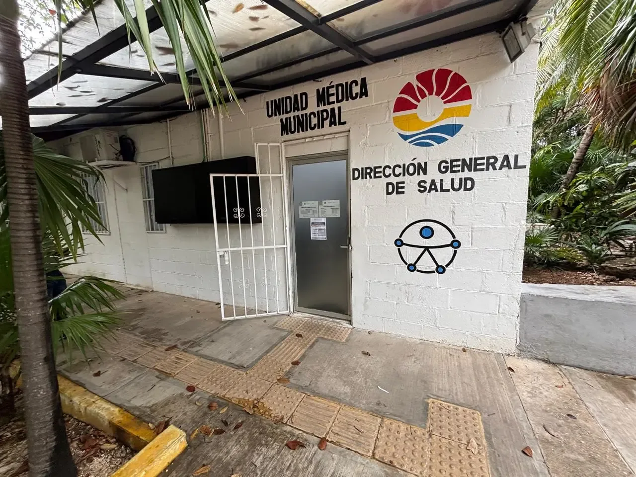 Consulta médica en Cancún por enfermedades respiratorias durante el invierno.