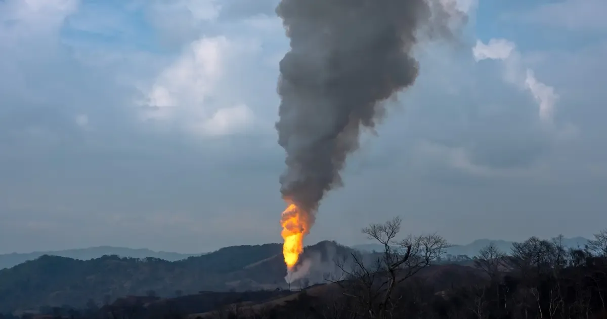 La explosión de un pozo de Pemex en Veracruz preocupa a la población por su impacto en la salud y el medio ambiente.