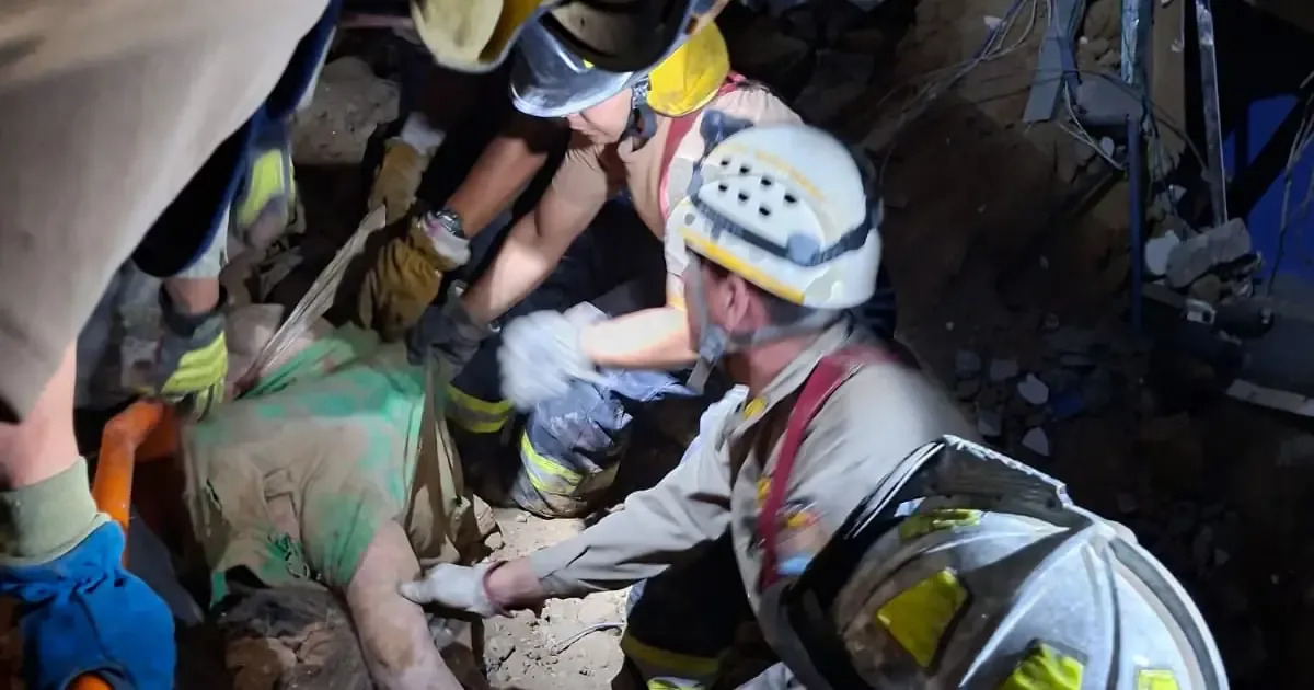 Autoridades activan operaciones de rescate tras un derrumbe en las calles de la capital hondureña.