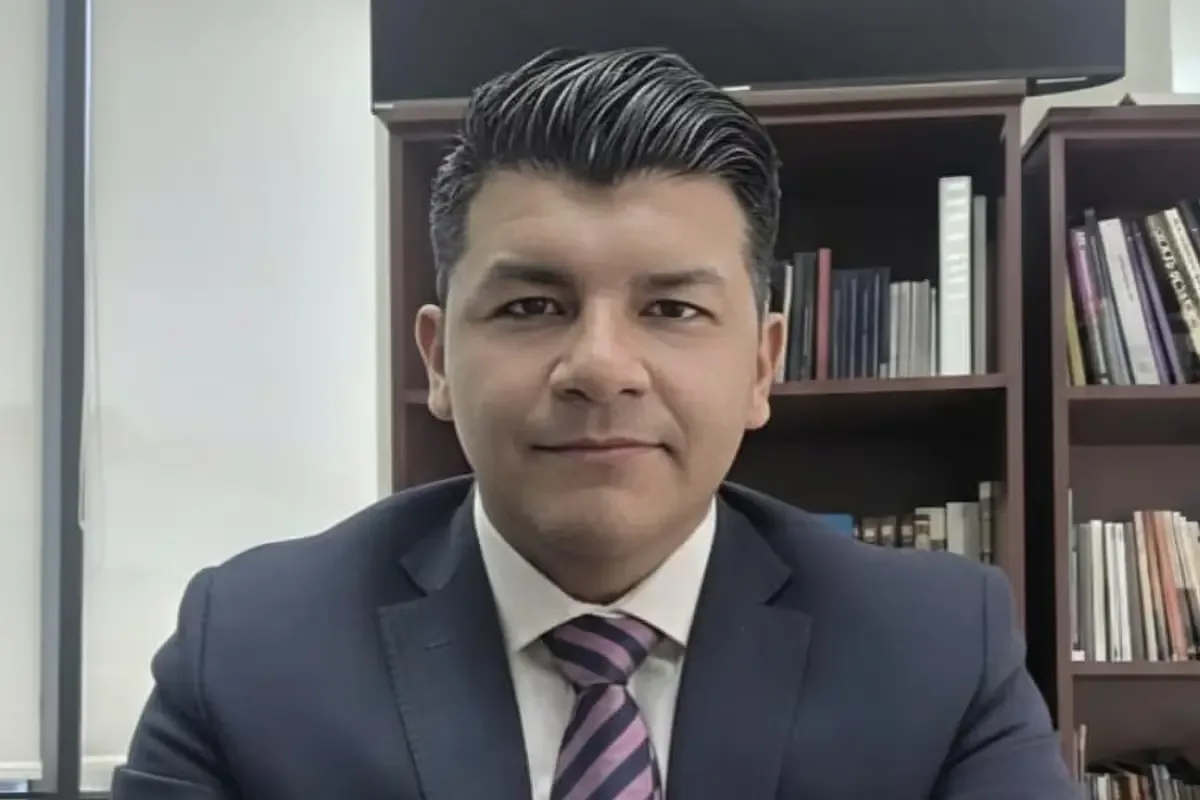 El contralor Víctor Hugo Carvente comparecerá ante el Congreso tras revelarse múltiples irregularidades en el INE.