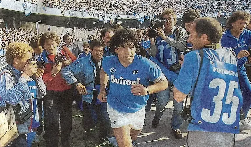 Revelaciones en el juicio destacan la influencia del círculo cercano al futbolista argentino.