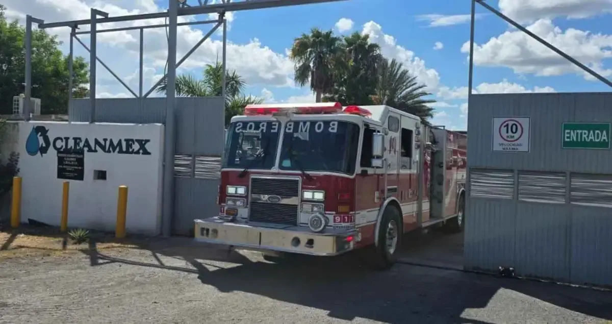 Un incendio en una recicladora de Matamoros, derivado de una explosión, no dejó heridos.