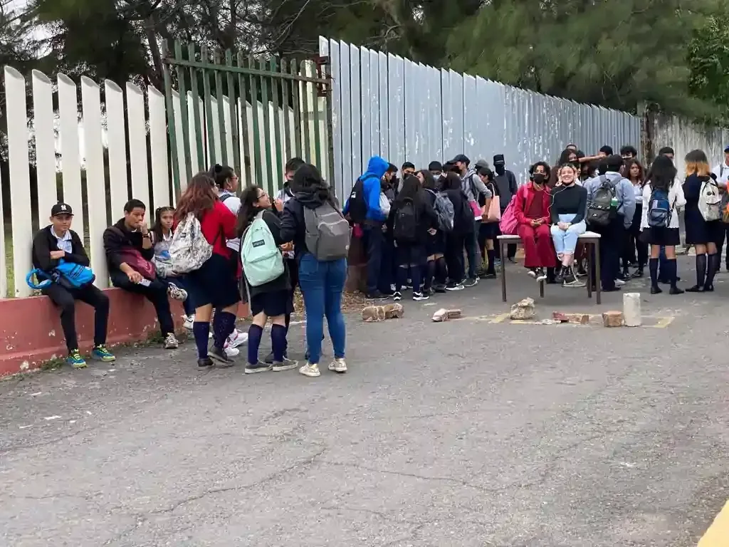Estudiantes de secundaria pueden postularse para el ciclo escolar 2026 en el estado.