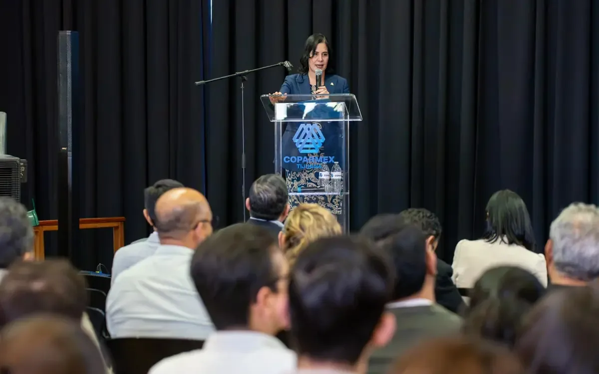 La reunión abordó el papel del periodismo y la responsabilidad empresarial frente a los desafíos locales.
