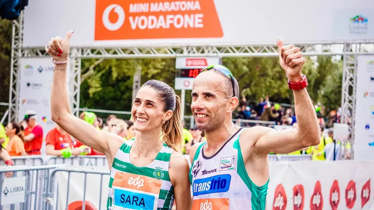 Participantes de media maratón entre EE.UU. y México enfrentan problemas para recuperar sus vehículos tras el evento.