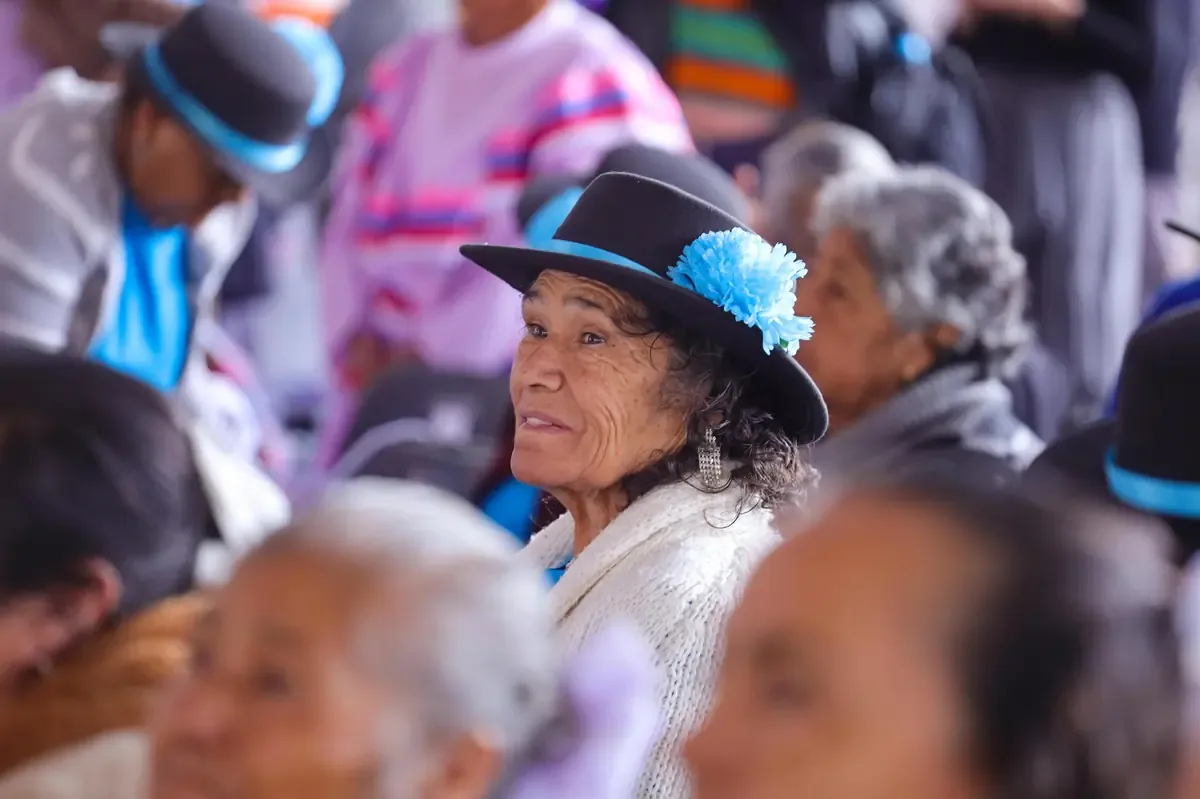 La exposición "Raíces que Inspiran" resalta el trabajo y la experiencia de los adultos mayores en el municipio.