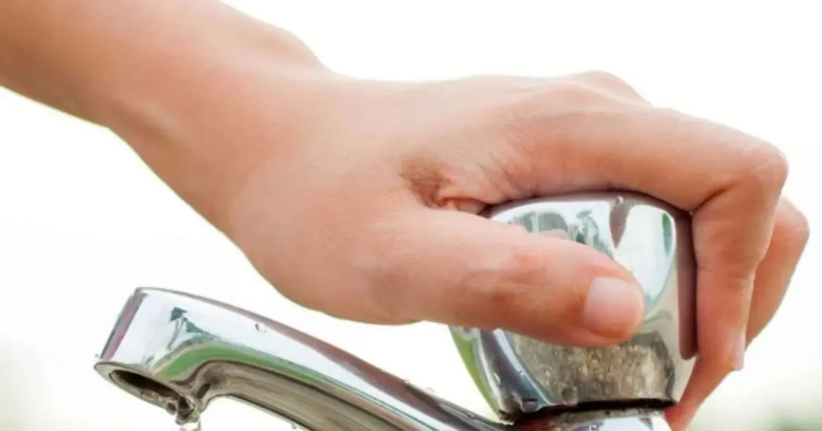 Un apagón programado podría complicar el suministro de agua potable en varios sectores de la ciudad durante cuatro horas.