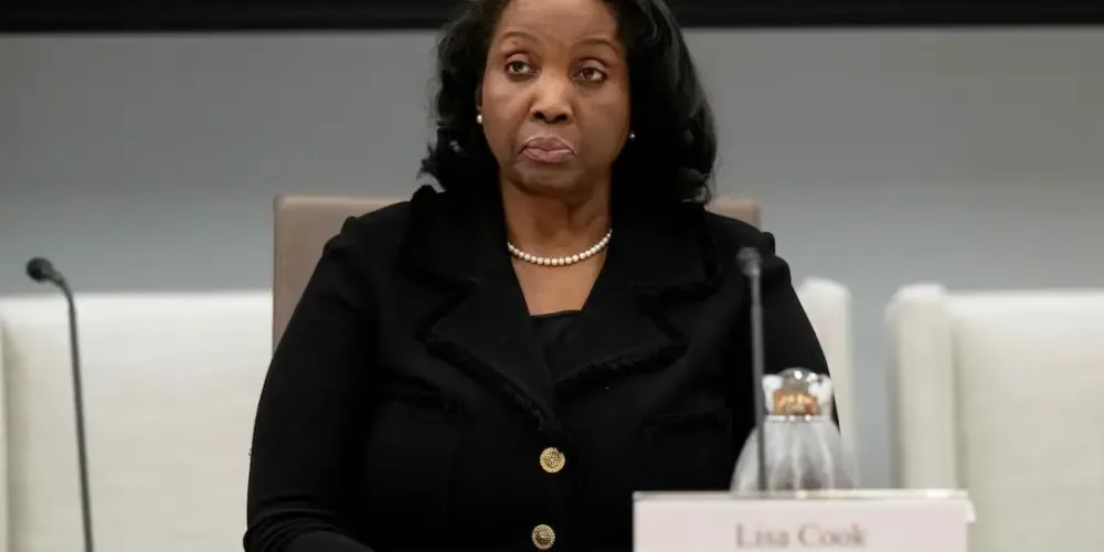 El tribunal limita la capacidad de despido del presidente a la gobernadora de la Fed, Lisa Cook.