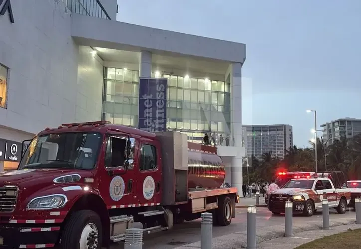 Un fuerte olor a gas llevó a la movilización de servicios de emergencia y a la evacuación de visitantes y trabajadores en el centro comercial.