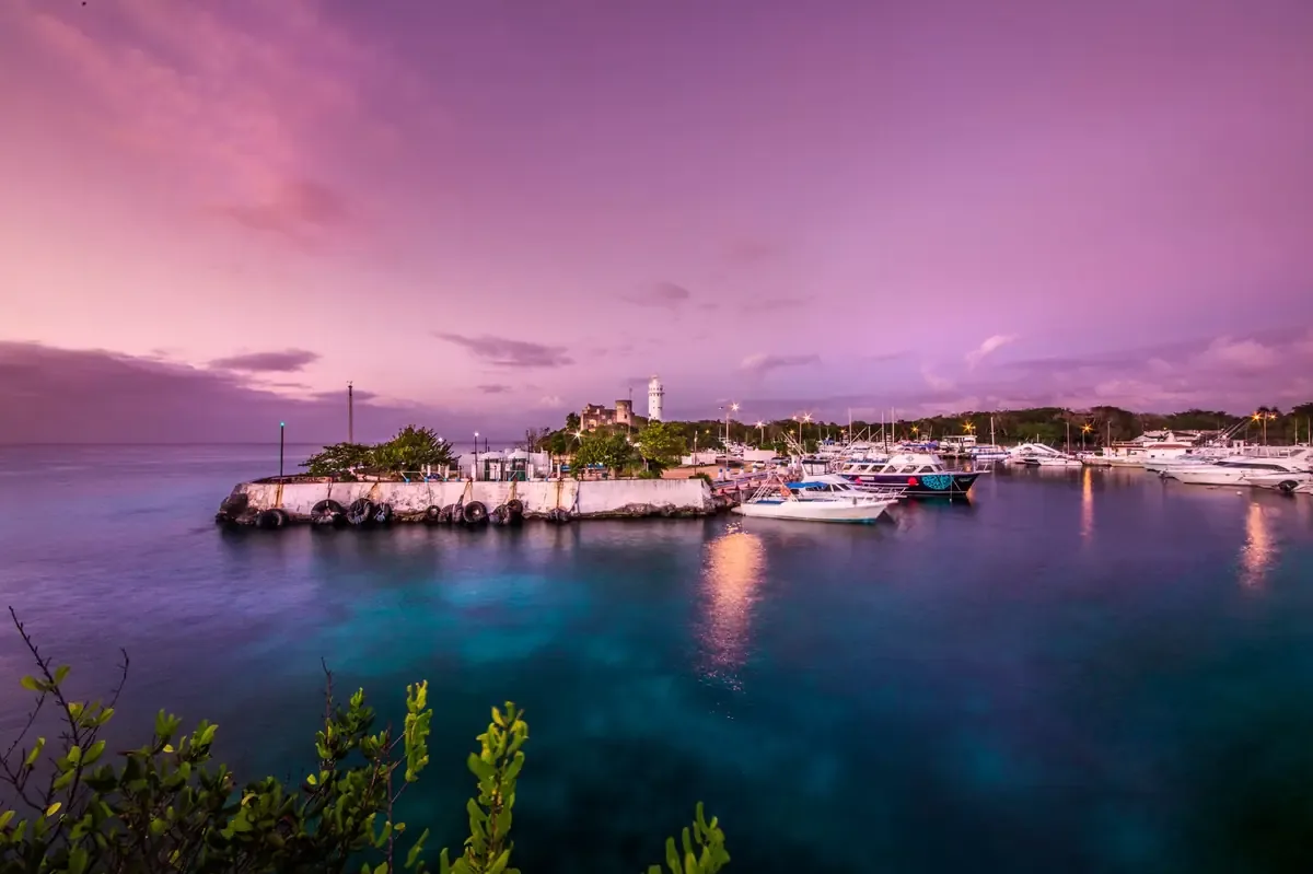 La obra busca mejorar el suministro eléctrico en Cozumel, atendiendo demandas históricas de la población.