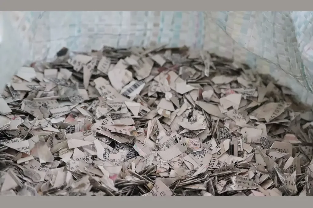Credenciales para votar destruidas por el INE en Guanajuato para proteger datos personales.