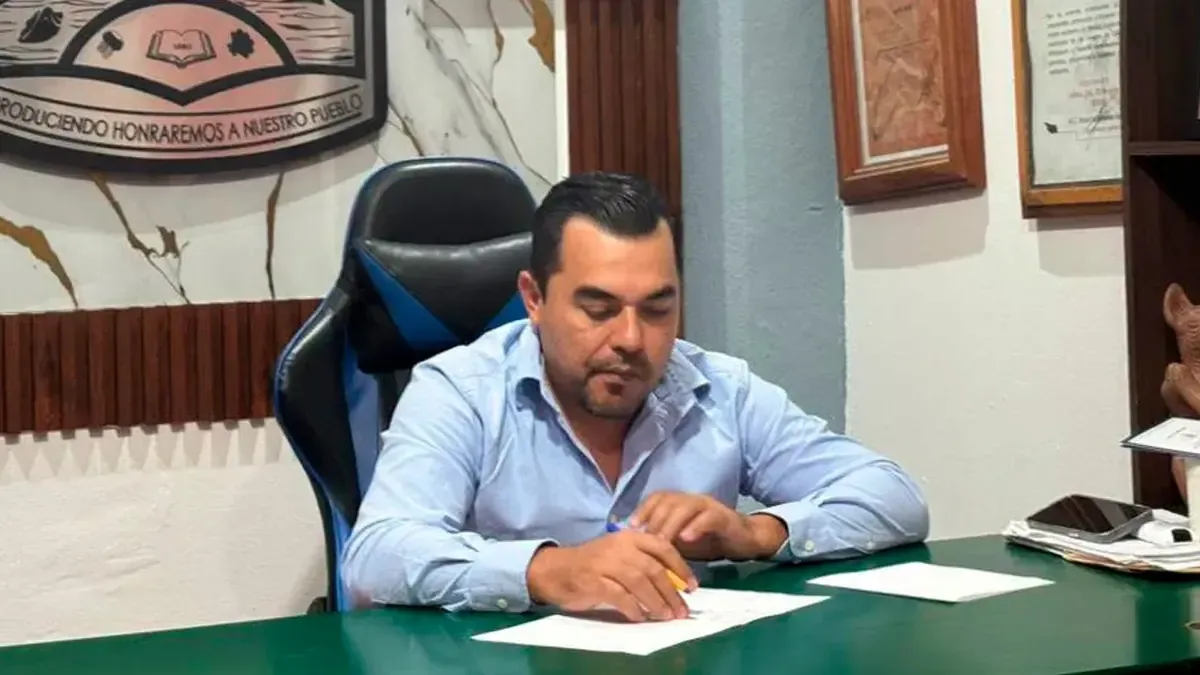 El alcalde de Aquila advierte sobre la violencia que acompaña la entrega de recursos a comunidades indígenas.