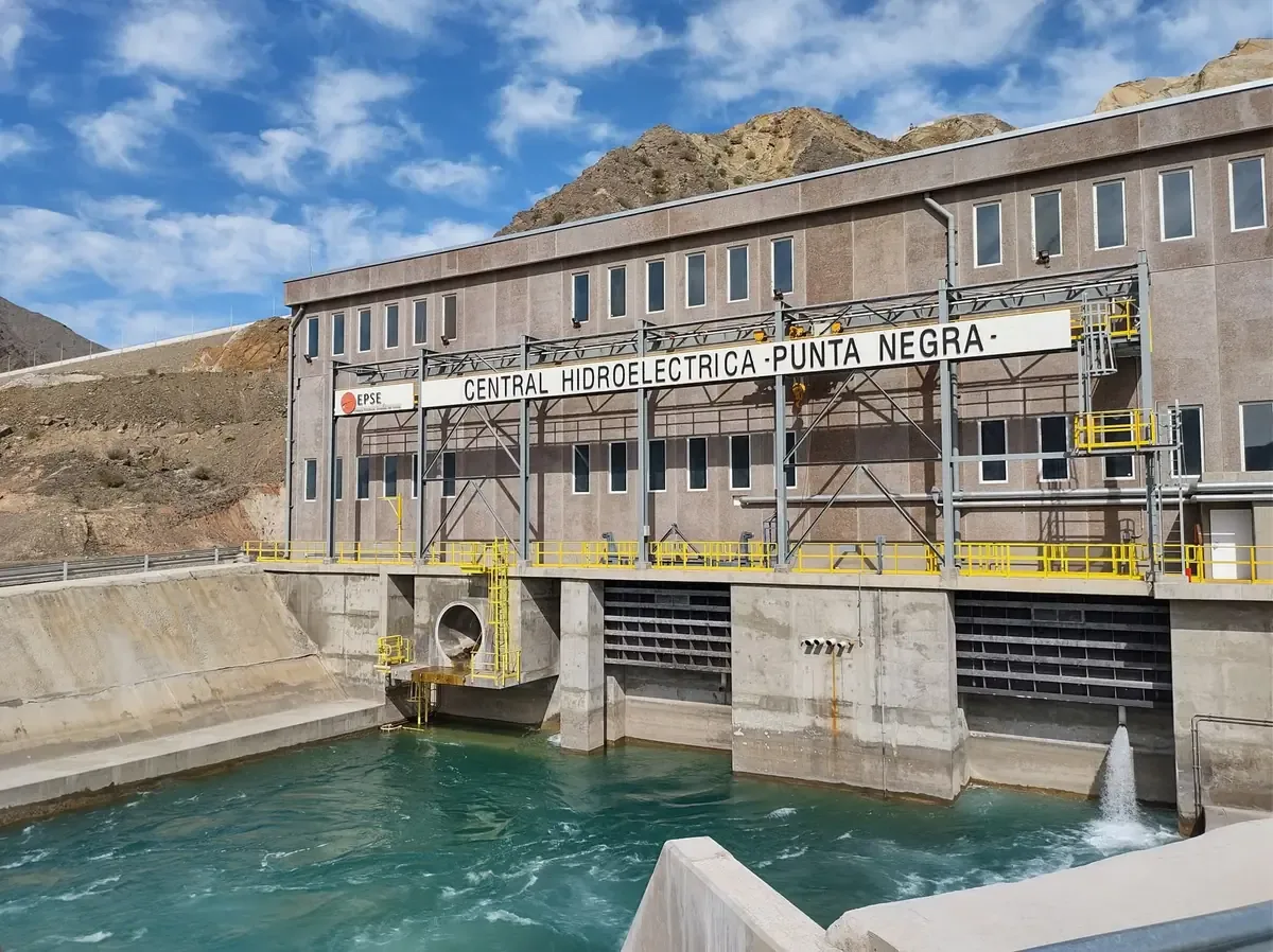 La descarga de aguas residuales afecta la salud del ecosistema en la presa Endhó.