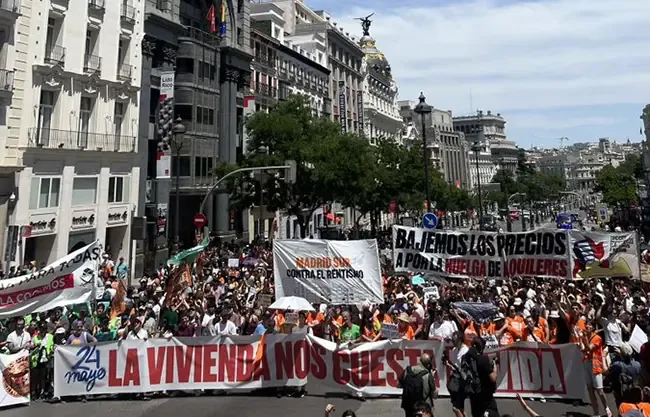 La falta de políticas efectivas agrava la situación de la vivienda en el país, afectando especialmente a la juventud.