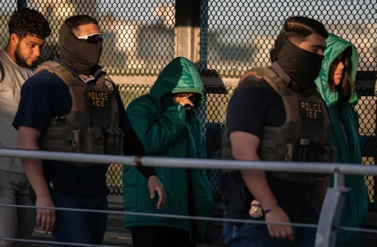 Condiciones deplorables en centros de detención desatan protestas y alertan sobre salud mental de los inmigrantes.
