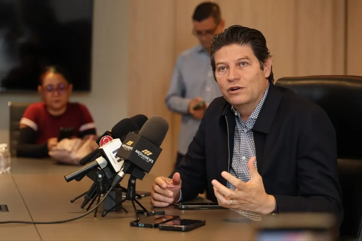 Alfonso Martínez denuncia el desmantelamiento del Instituto Electoral en Michoacán por parte de Morena.