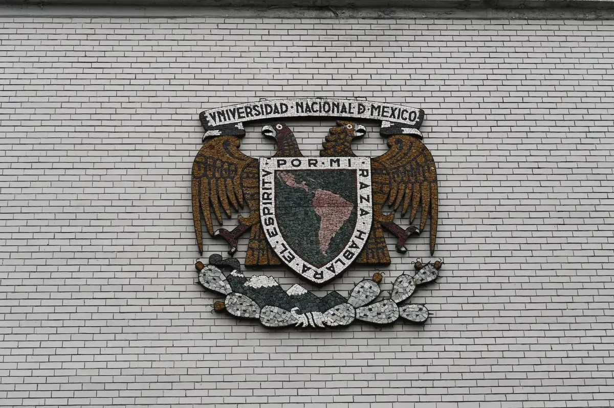 La UNAM lidia con un escándalo tras la cancelación de exámenes de admisión debido a irregularidades.