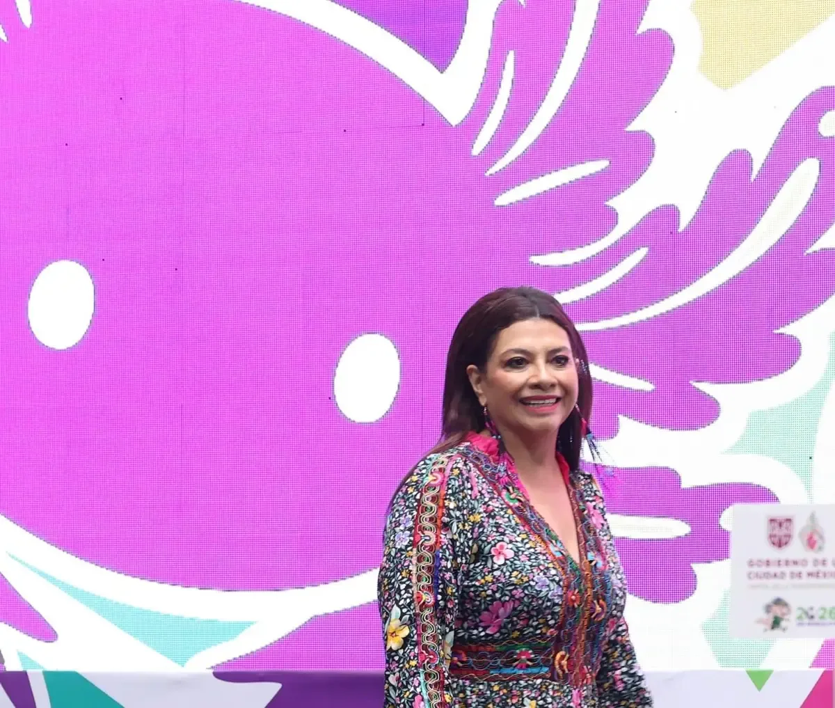 La popularidad de la jefa de gobierno enfrenta un desafío tras la polémica ajolotización, creando oportunidades de cambio.
