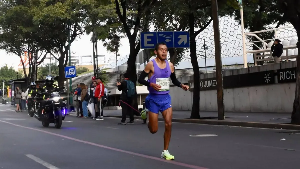 El maratón tuvo una masiva participación de 30 mil corredores y cerró varias vialidades en la capital.