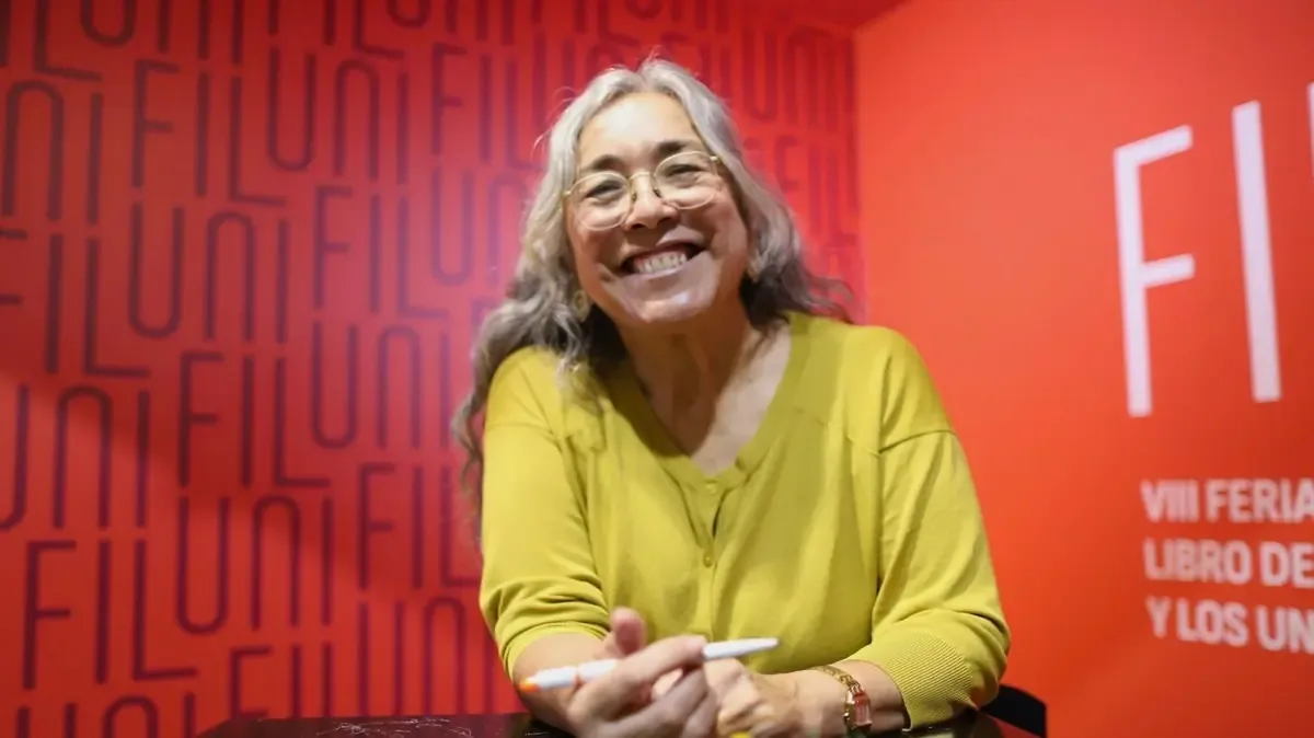 La mexicana compite con reconocidos autores como Haruki Murakami y Can Xue por el Nobel de Literatura.