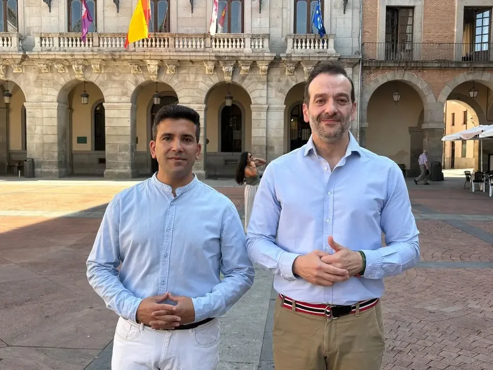 El PP cuestiona la originalidad del evento y demanda inclusión para los jóvenes.