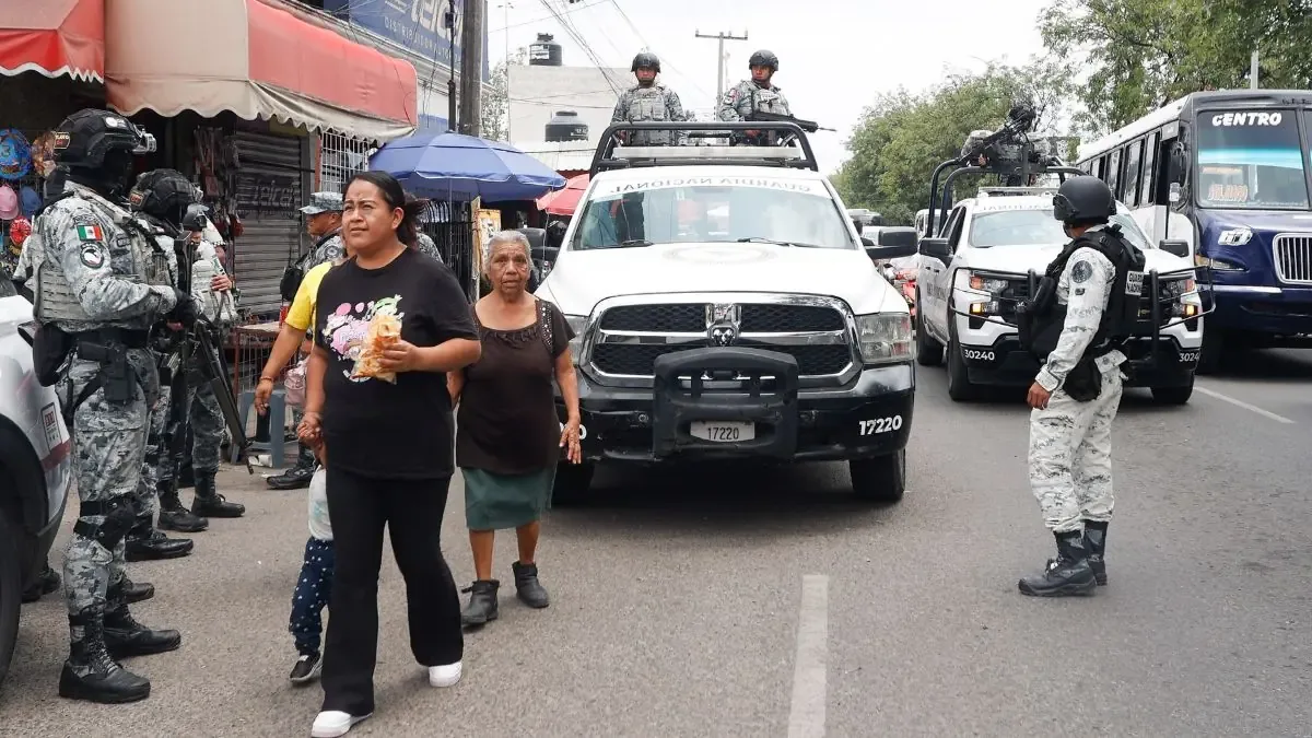 La violencia entre cárteles ha transformado este mercado en un campo de batalla, afectando a comerciantes y familias.