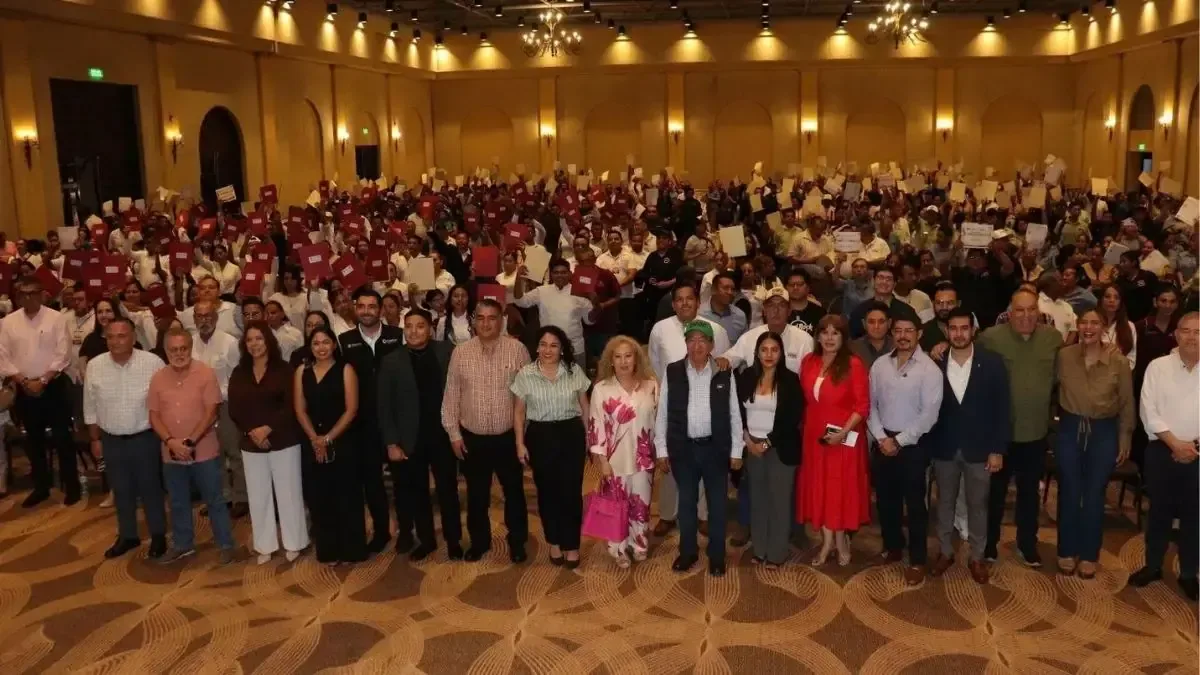 La ceremonia fortalece la educación y certificación laboral en la región.