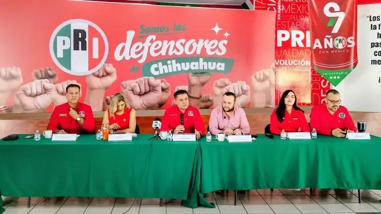 Álex Domínguez señala que el informe no refleja la realidad de las familias mexicanas.
