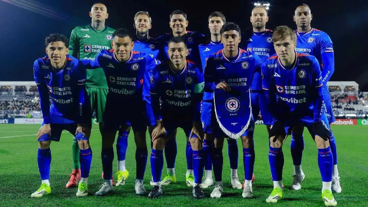 Cruz Azul celebrando su victoria 3-0 en la Copa de Campeones de la Concacaf.
