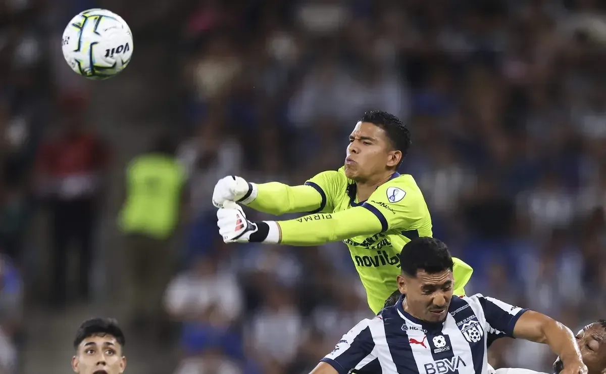 La Máquina retoma entrenamientos tras una amarga derrota en la Liga MX.