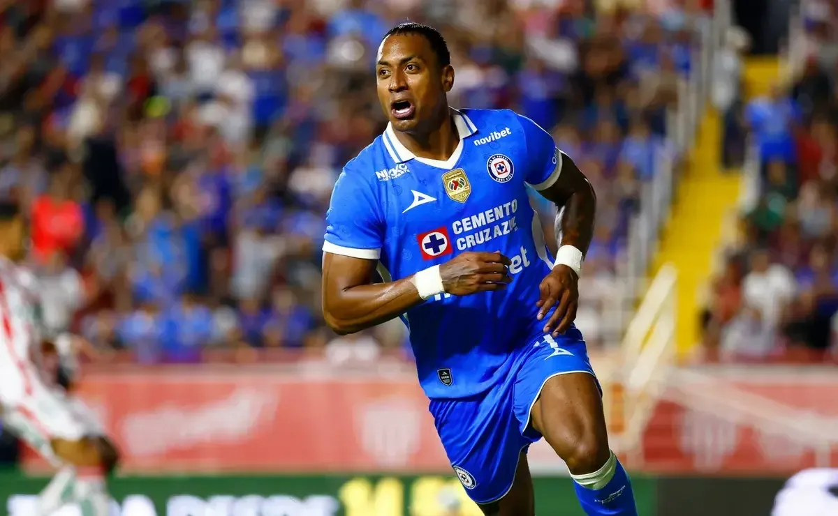 Cruz Azul intentará mantener su impulso tras su victoria reciente, mientras Santos Laguna busca romper su racha negativa.