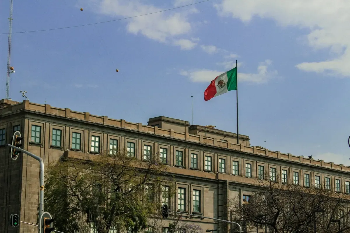 El alcalde con licencia se impone en la encuesta interna y cosecha apoyo previo de su gira por 40 municipios.