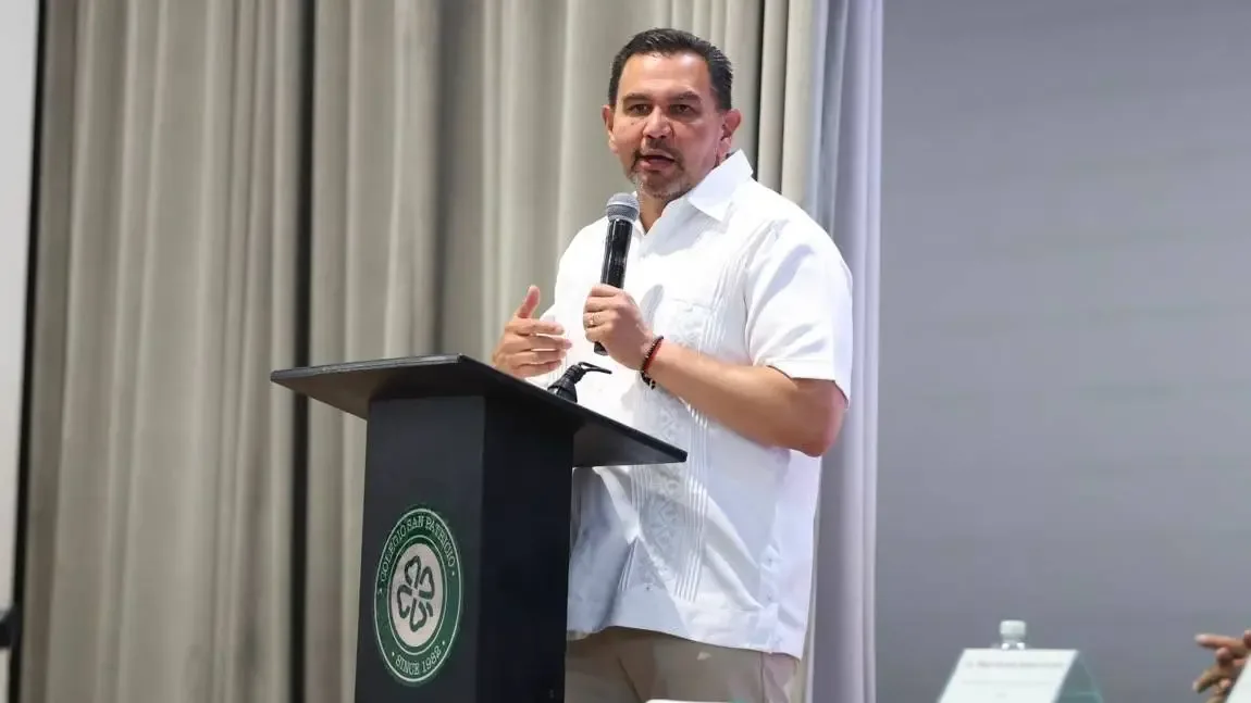 El político se prepara para registrarse como candidato de Morena en Chihuahua.