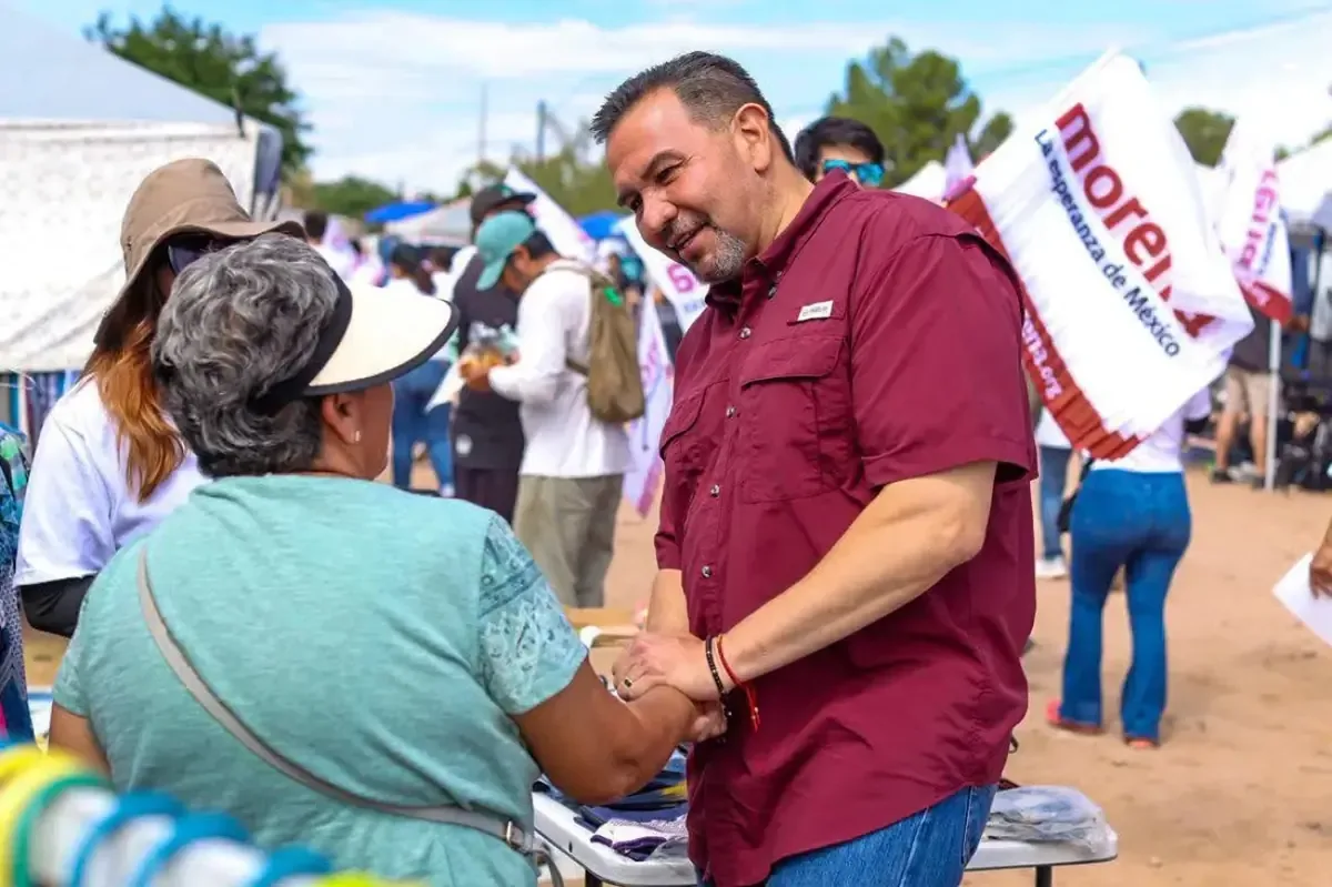 La presencia del alcalde genera controversia en medio de reformas políticas en Chihuahua.