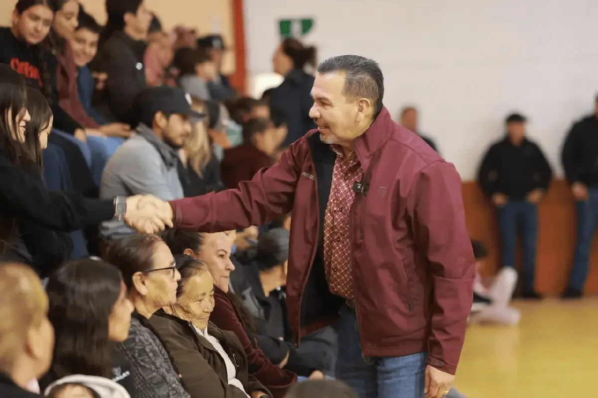 La donación de mobiliario y equipo escolar busca mejorar las condiciones educativas en dos municipios chihuahuenses.