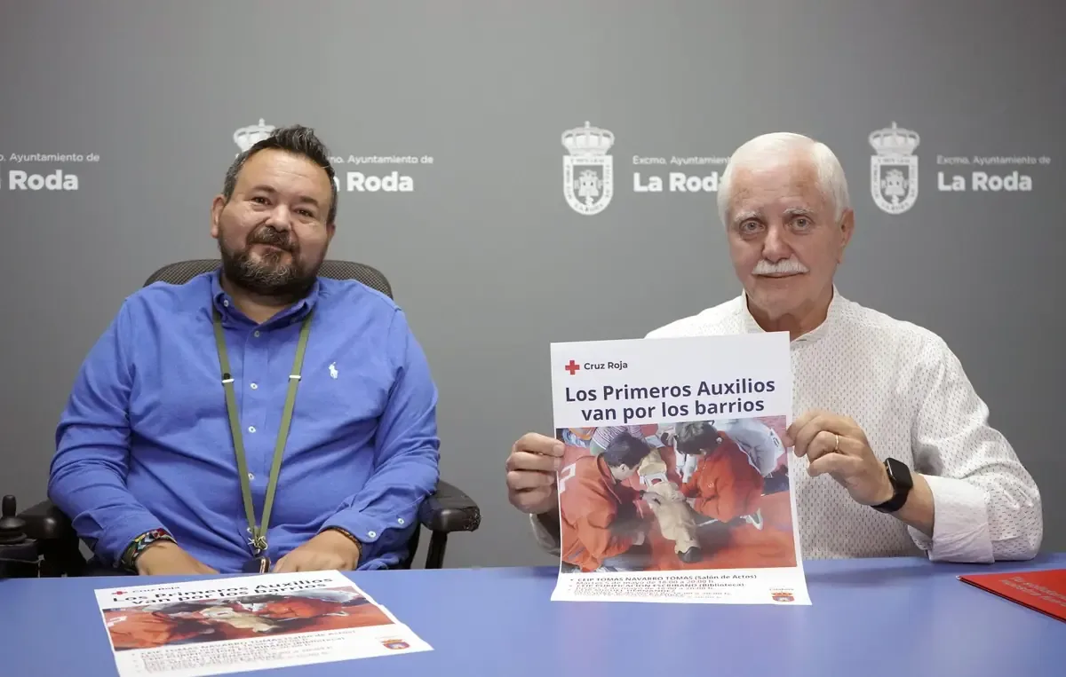 Cruz Roja y el Ayuntamiento enseñan técnicas de primeros auxilios en barrios locales.