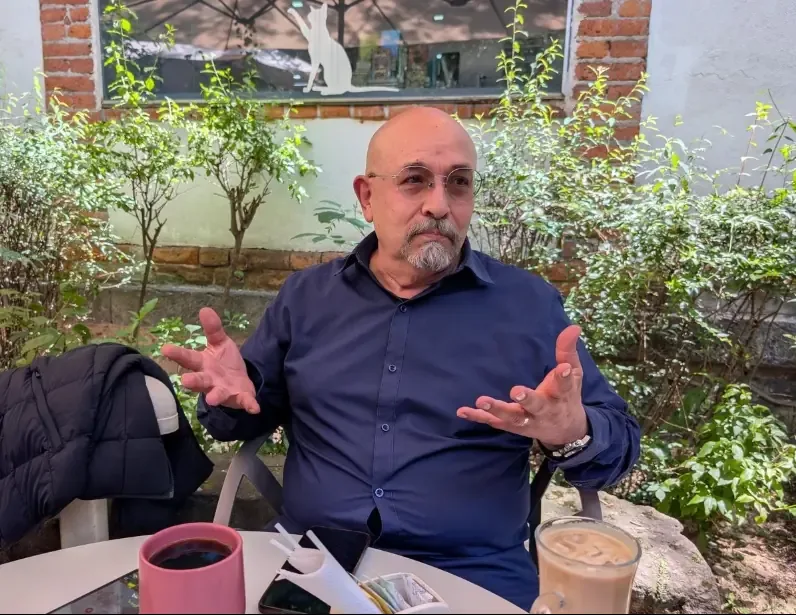 César Fierro, víctima de un sistema judicial corrupto, lucha por justicia tras 40 años encarcelado.