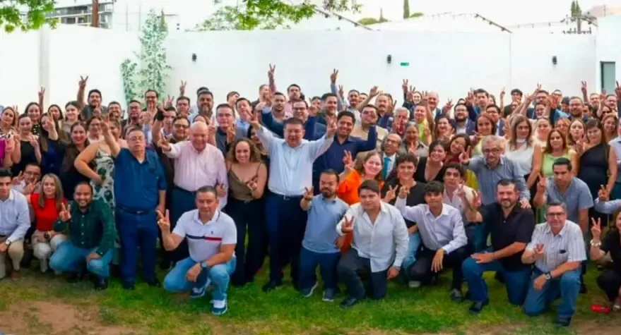 En un encuentro con abogados, Jáuregui destaca la defensa de la democracia ante el panorama político actual.