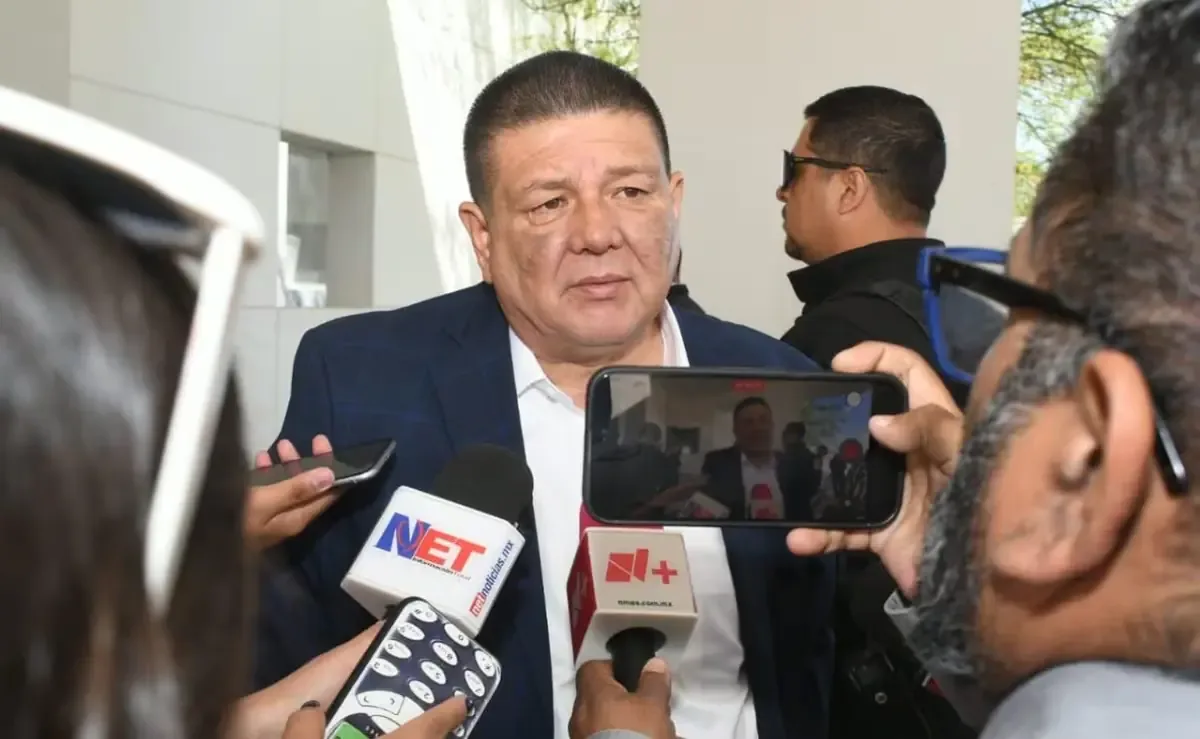 El exfiscal busca una candidatura para la presidencia municipal o gubernatura.