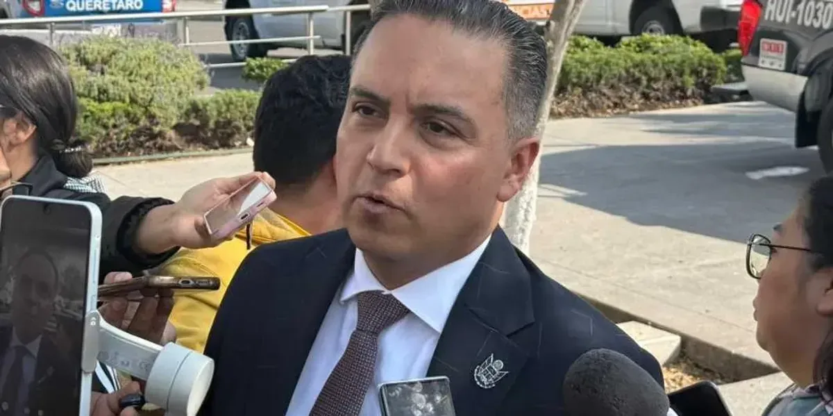 Cuarenta familias enfrentan incertidumbre ante la construcción de una estación del tren rápido México-Querétaro.