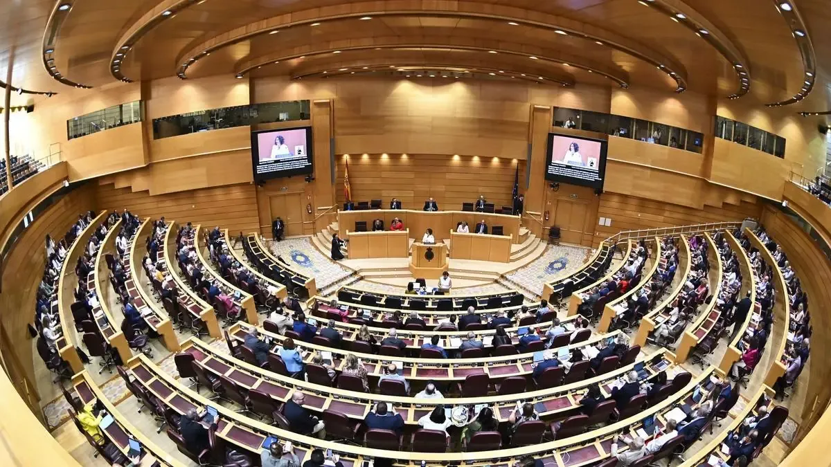 Formentera gana representación en el Senado, subrayando cambios en el artículo 69 de la Constitución.
