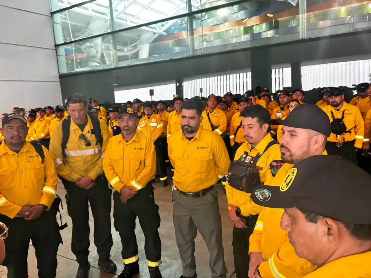 México refuerza su apoyo en la lucha contra incendios forestales en Canadá con un cuarto grupo especializado.