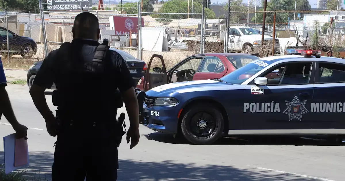 Operativos policiales en la ciudad resultaron en la captura de individuos buscados por narcomenudeo y robo.