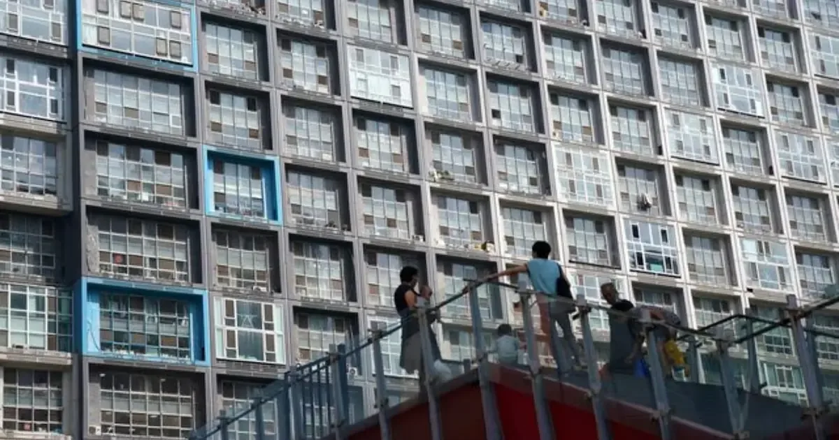 Cuatro generaciones habitan bajo el mismo techo en un inventivo proyecto familiar en Zhuyuan.
