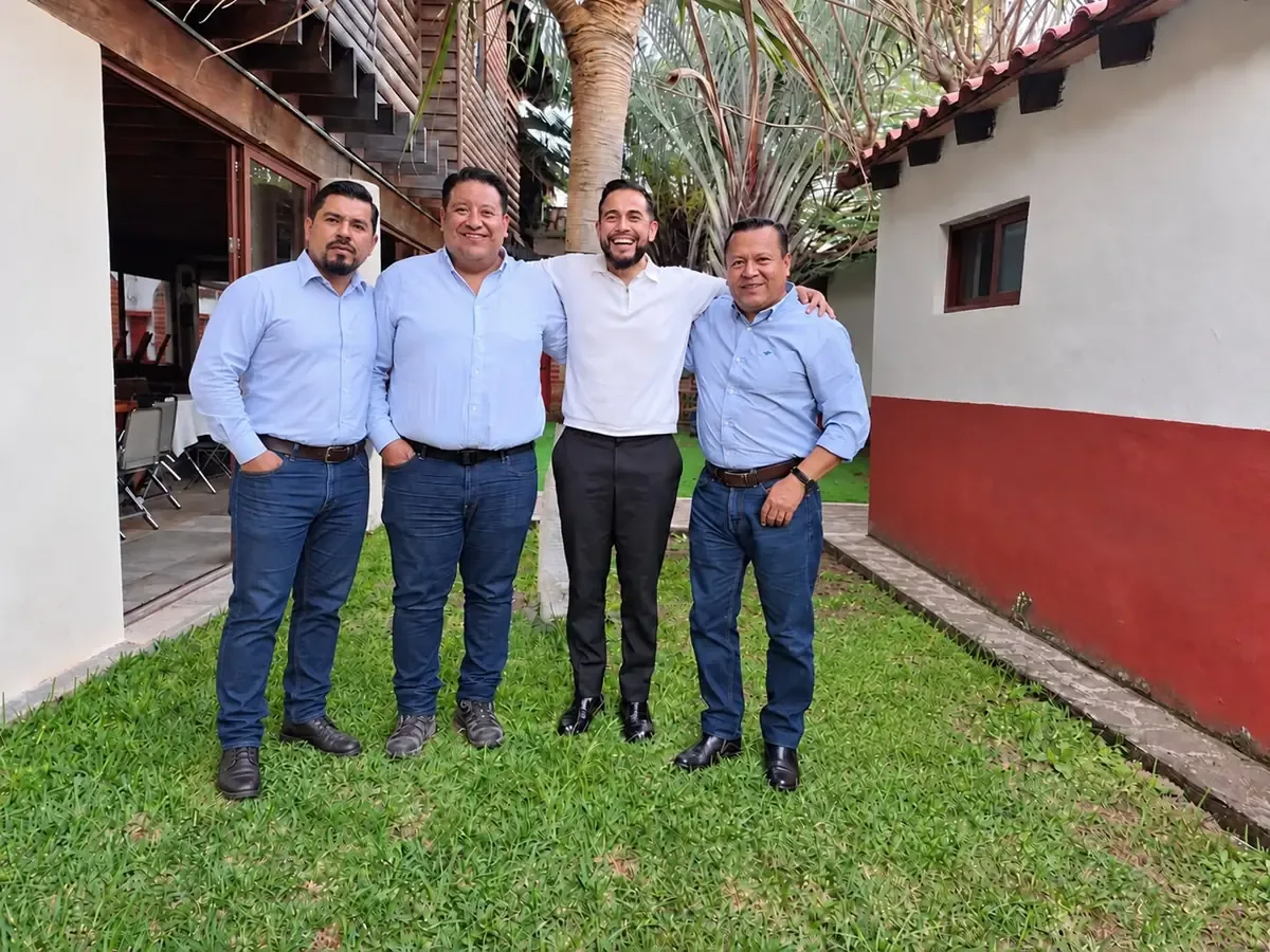 La fractura en el grupo de Raúl Morón fortalece la candidatura de Carlos Torres Piña rumbo a la gubernatura de Michoacán.